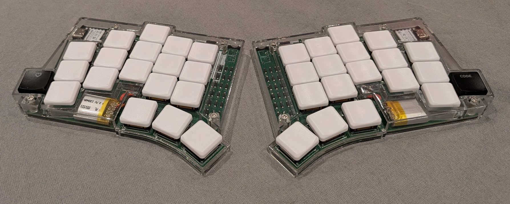 A 38-key split ergonomic keyboard with splay