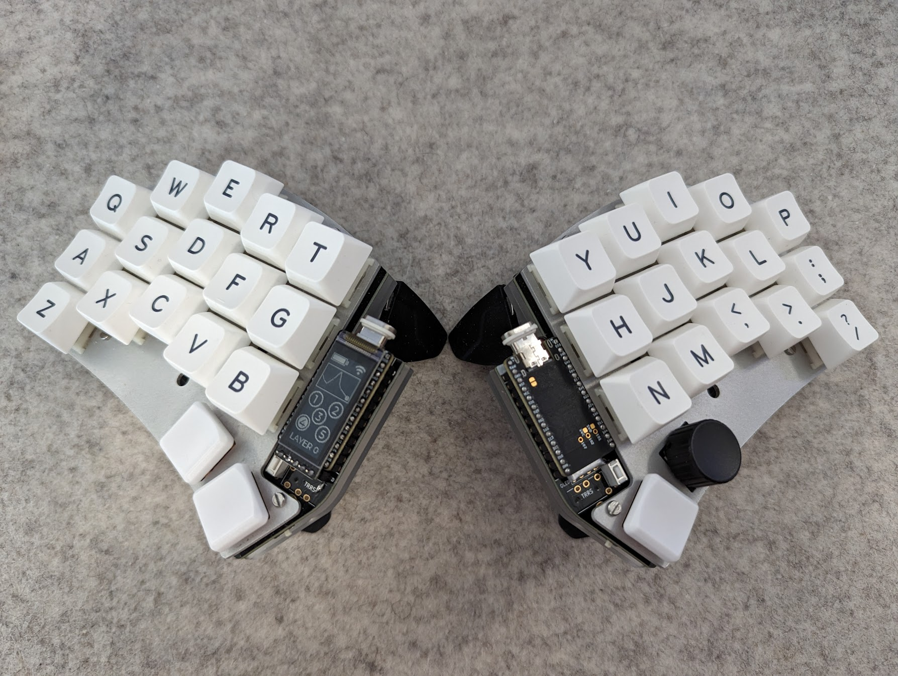 A 34-key split ergonomic mechanical keyboard